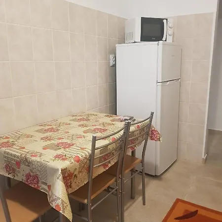 Modern 2-bedroom Near Mamaia Apartament