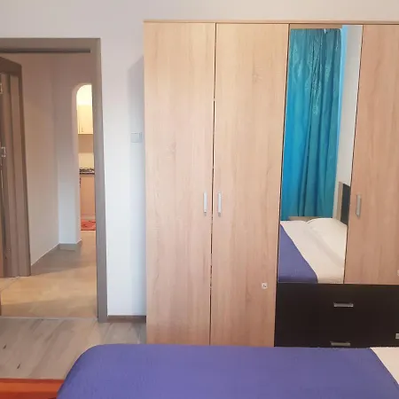 Modern 2-Bedroom Apartment Near Mamaia Beach