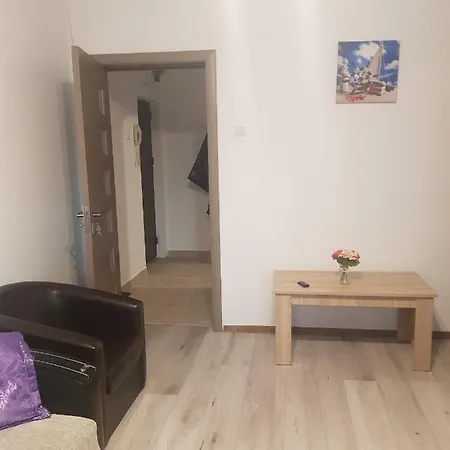 Modern 2-Bedroom Apartment Near Mamaia Beach コンスタンツァ
