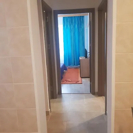 Modern 2-Bedroom Apartment Near Mamaia Beach