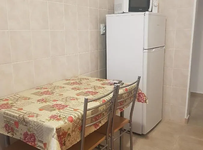 Cu 2 Situat La 5 Minute De Statiunea Mamaia Apartament